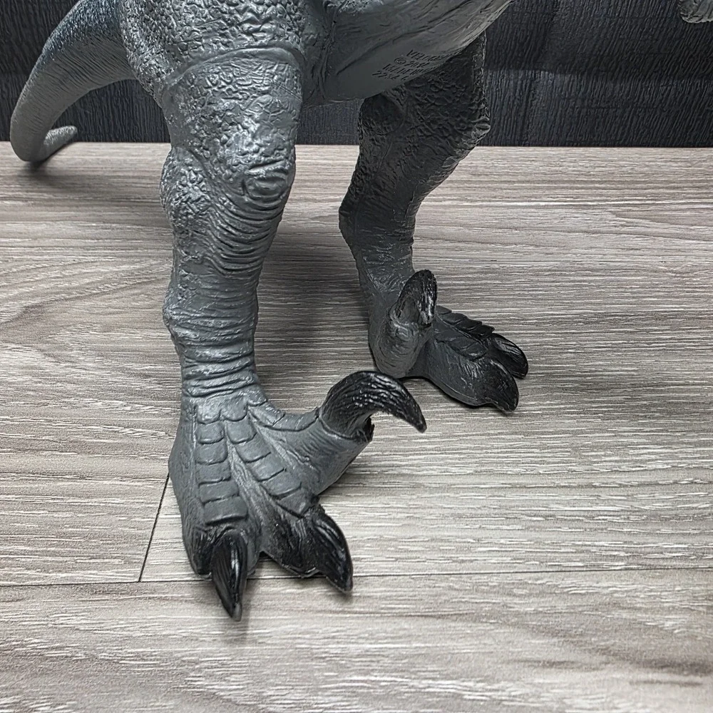 2014 Velociraptor Raptor Dinosaur Prehistoric Realistic Retired Figure